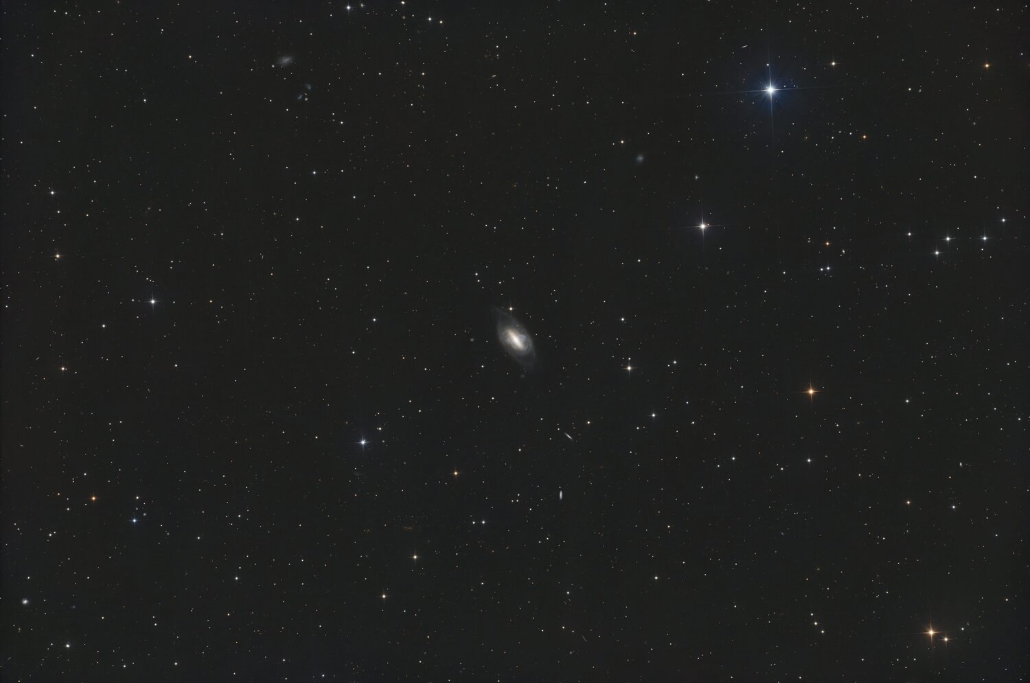 NGC2685.thumb.jpg.2b4ab127883d5f46d8773cda4fd63b55.jpg