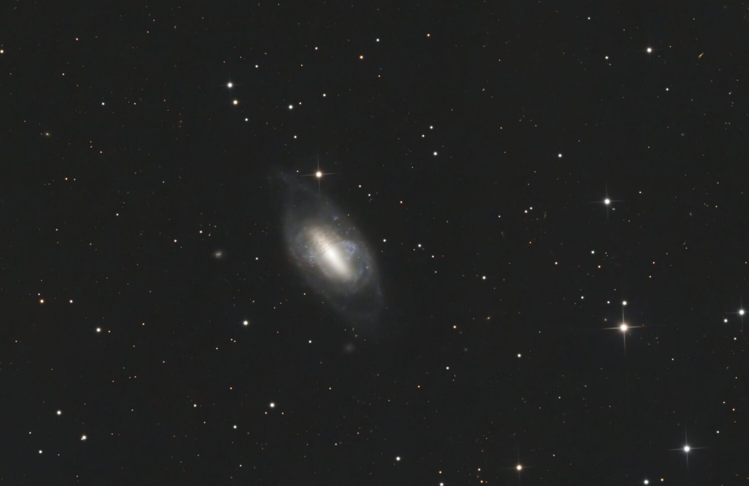 NGC2685crop.thumb.jpg.88529f5c7d5f8113d91d6d9018ffc48d.jpg
