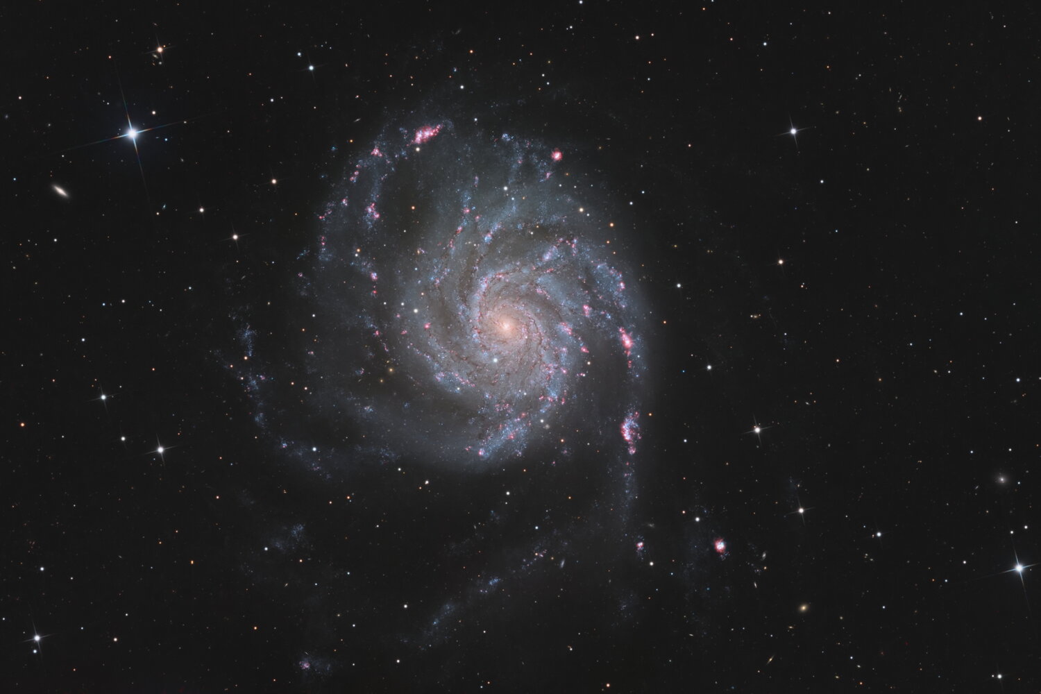 M101_LRGBH_finale_ASW.thumb.jpg.031cf65a00ecd4c0cec53858d2e14551.jpg