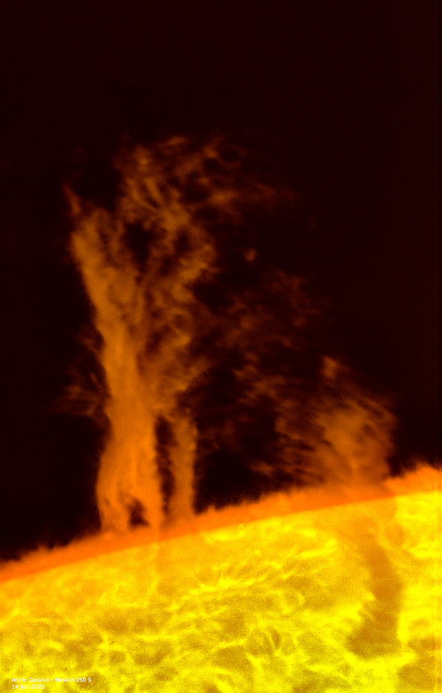 2025-06-14-0927_7-U-IR-Sun_Halpha__100r_24T_994reg.png