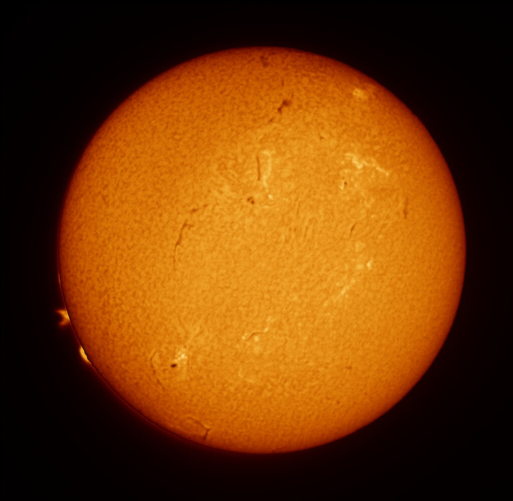 Sun_162457_Halpha_ZWO ASI183MM Pro_10img+Protu_GIMP.jpg